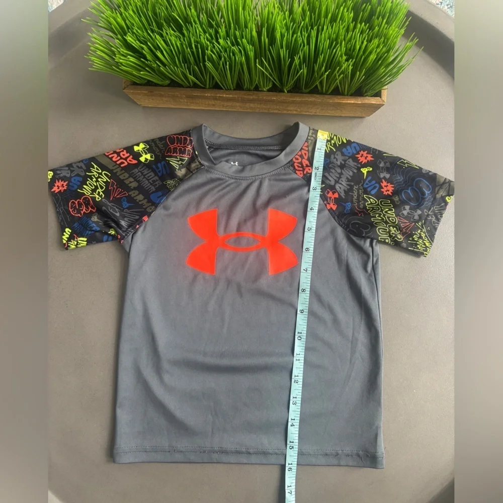 Under Armour Kids Gray Tee with Red Logo Size 4